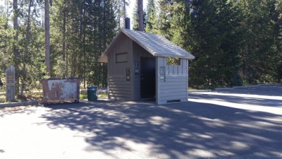Thielsen View Campground Boat Launch, Diamond Lake Oregon - Outhouse Review