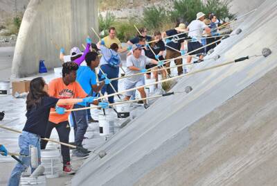 Volunteer's Paint Over Graffiti in Santa Clarita